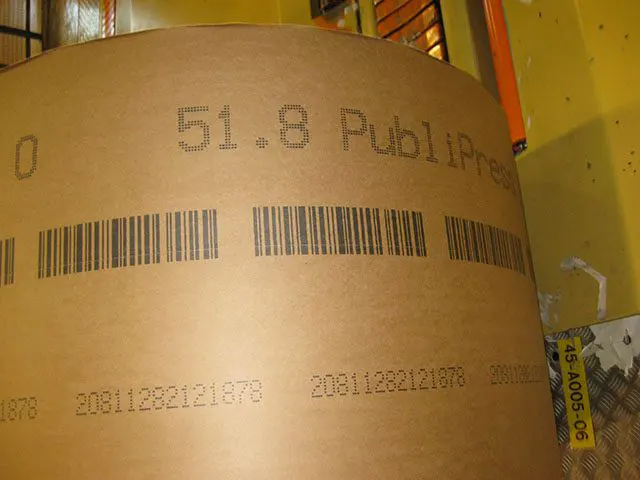 Barcodedruck und Großschriftdruck auf Kartonzylinder zur Identifizierung