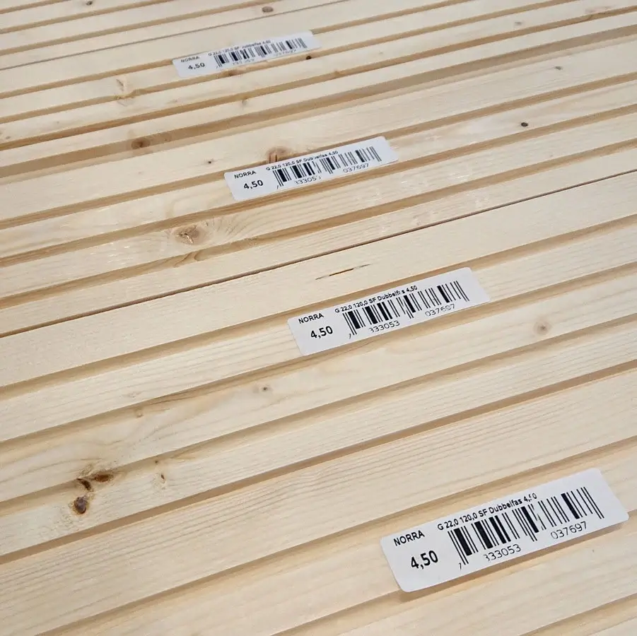 Barcode-Etiketten auf Holz